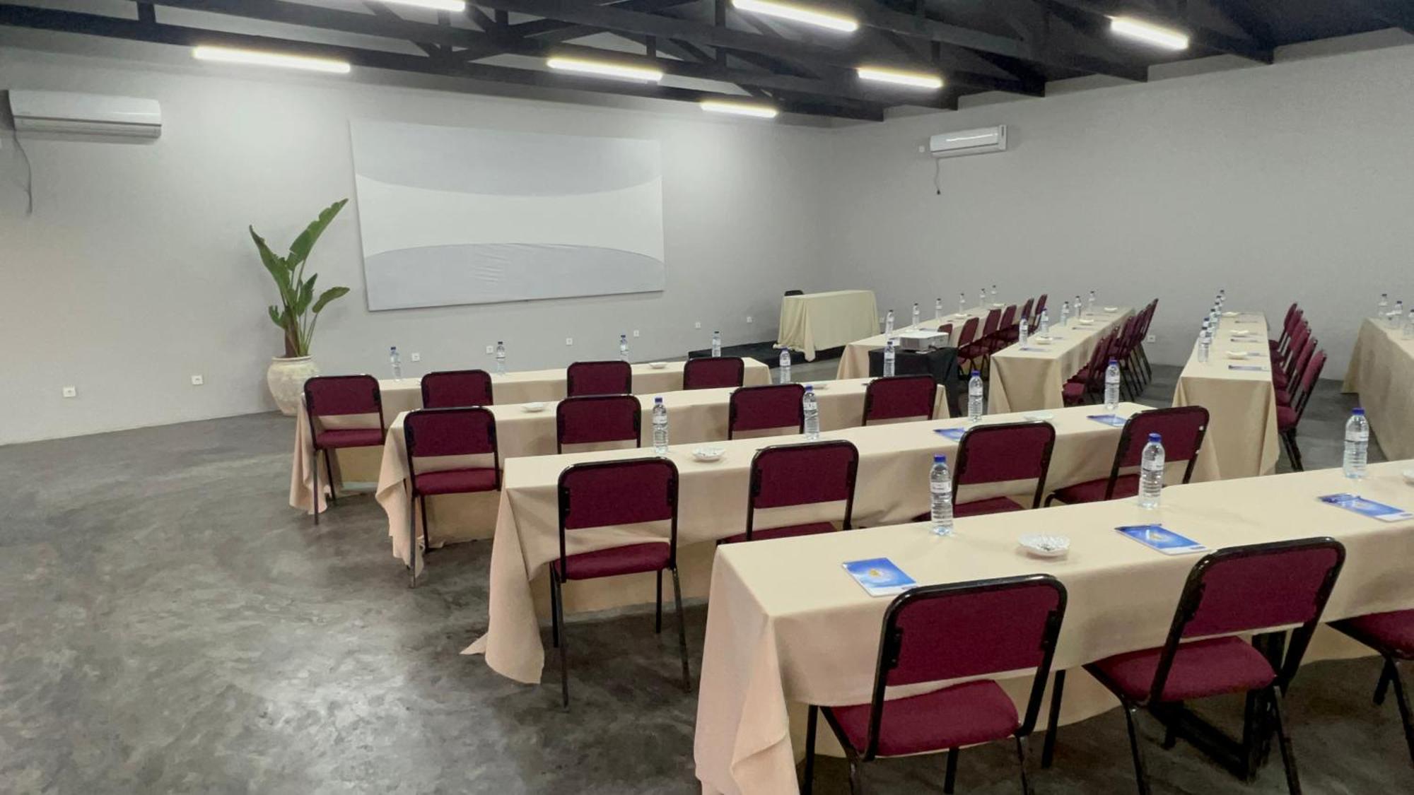 Nkanhi Centro De Conferencias E Hotel ポンタ・ド・オウロ エクステリア 写真